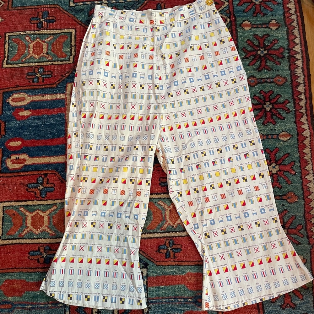 Vintage Novelty Sailing Distress Flags Capris